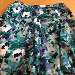 Loft size 8 pleated satin skirt